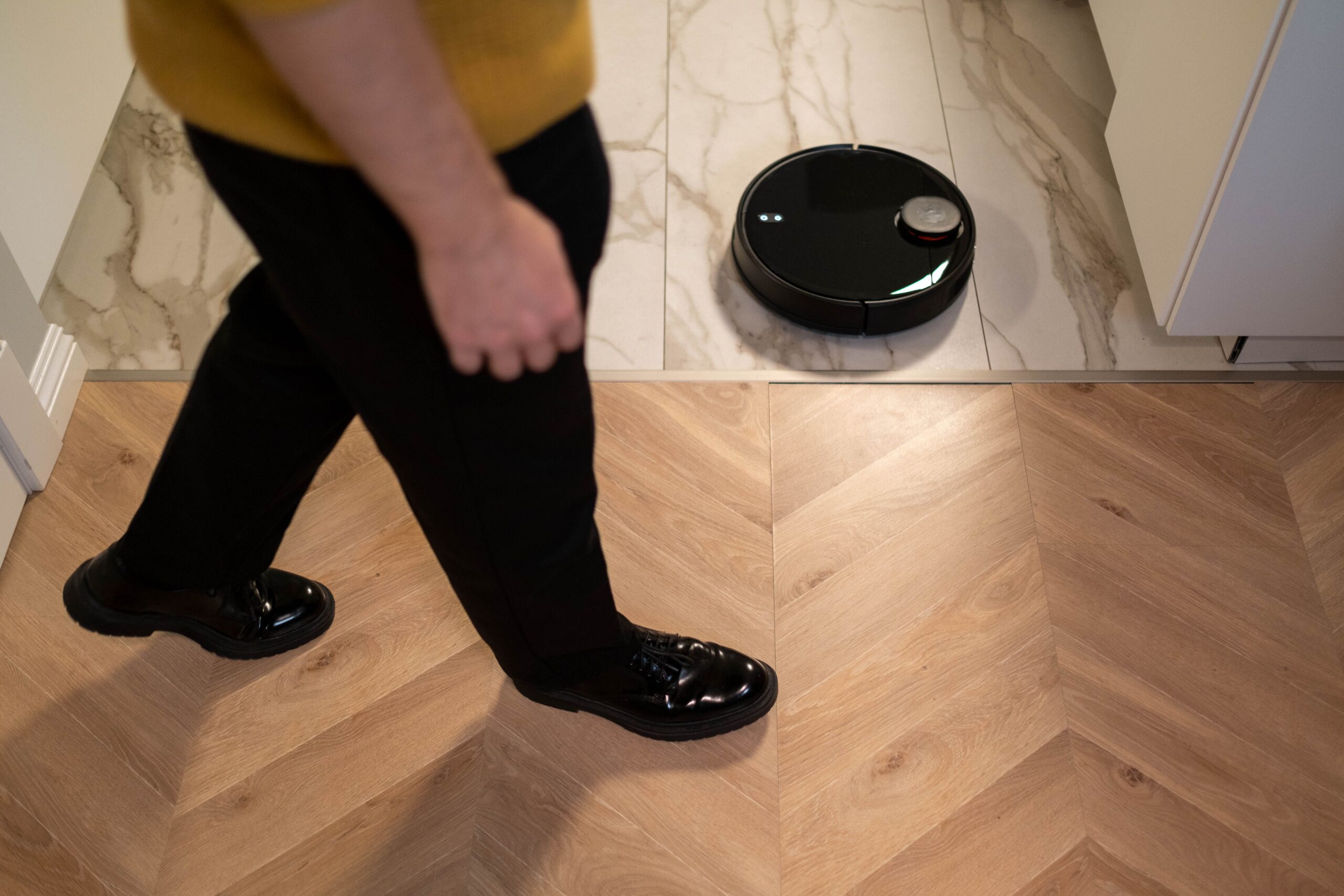 Jak działają roboty sprzątające, co potrafią i dlaczego Roomba jest wciąż numerem jeden wśród miłośniczek czystych domów?